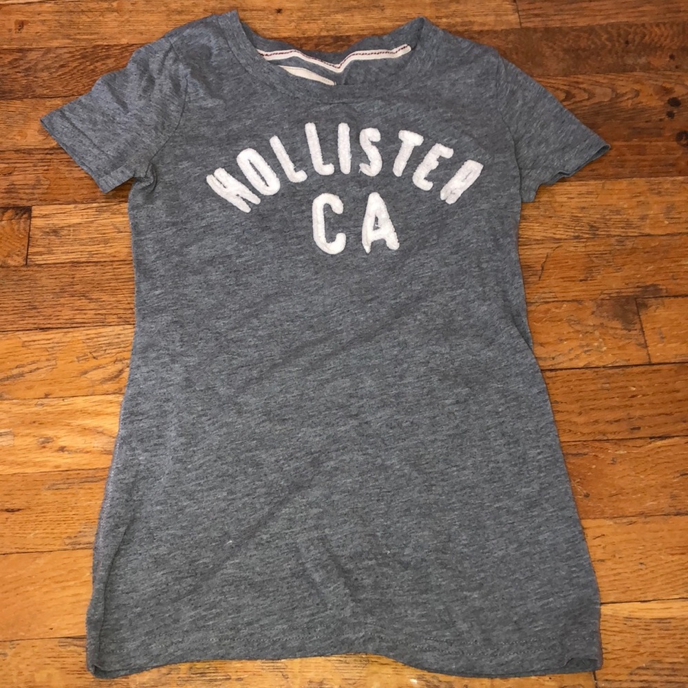 Hollister tee